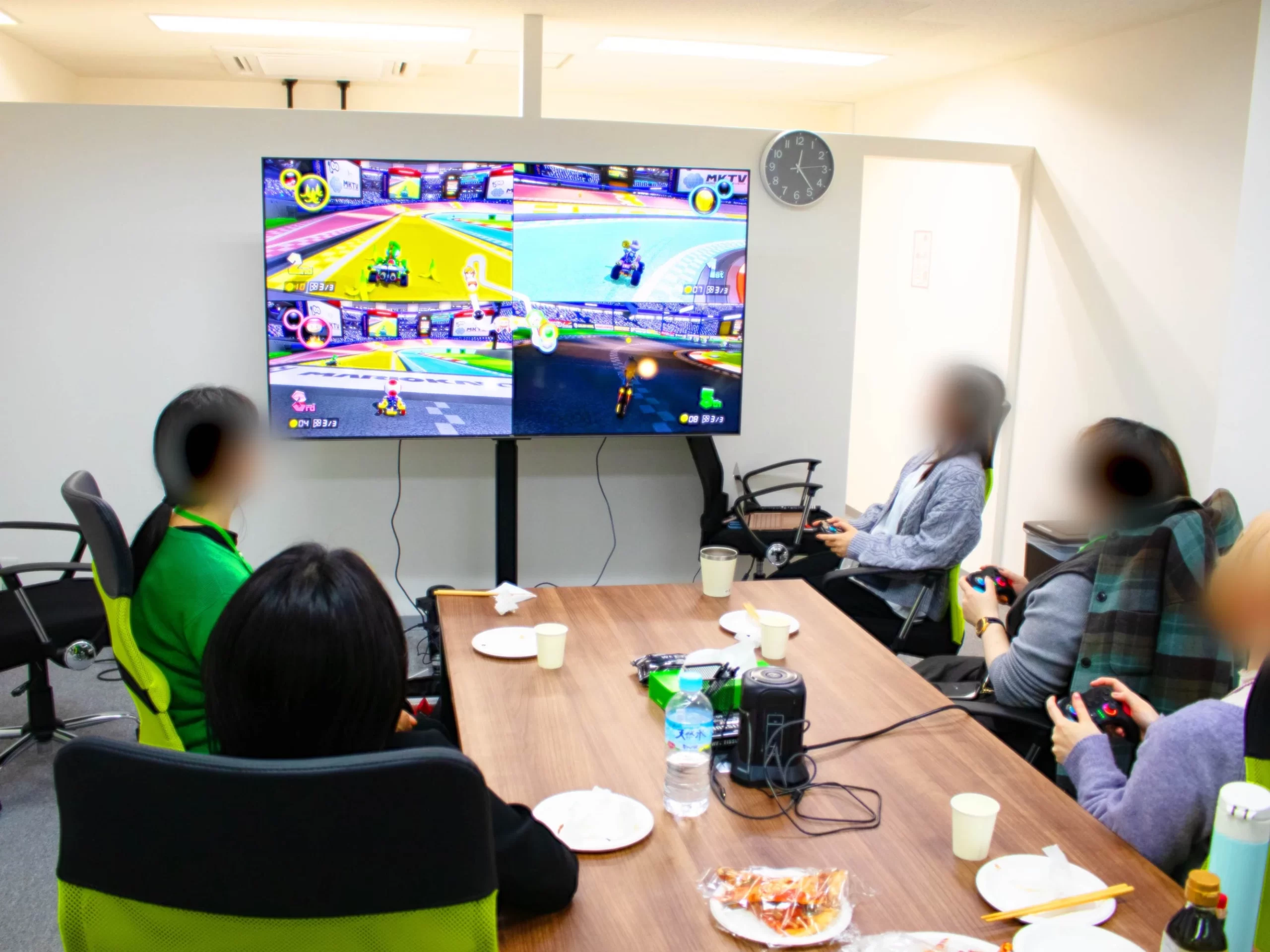 お昼休みはみんなでゲーム🎮