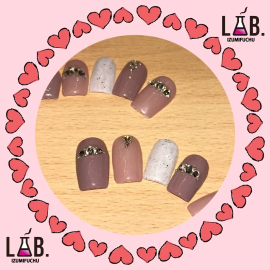 ネイルアートで自分を表現！！